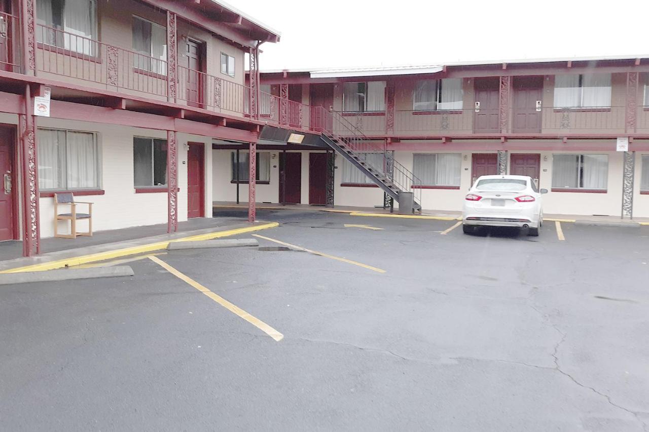Oyo Hotel Pendleton Or Downtown ภายนอก รูปภาพ